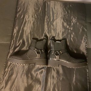 DIRTY LAUNDRY COMBAT BOOT